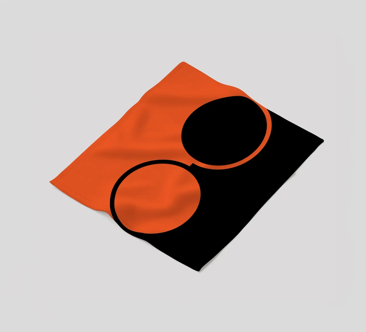 due cerchi arancione nero coperta in pile da SADELA