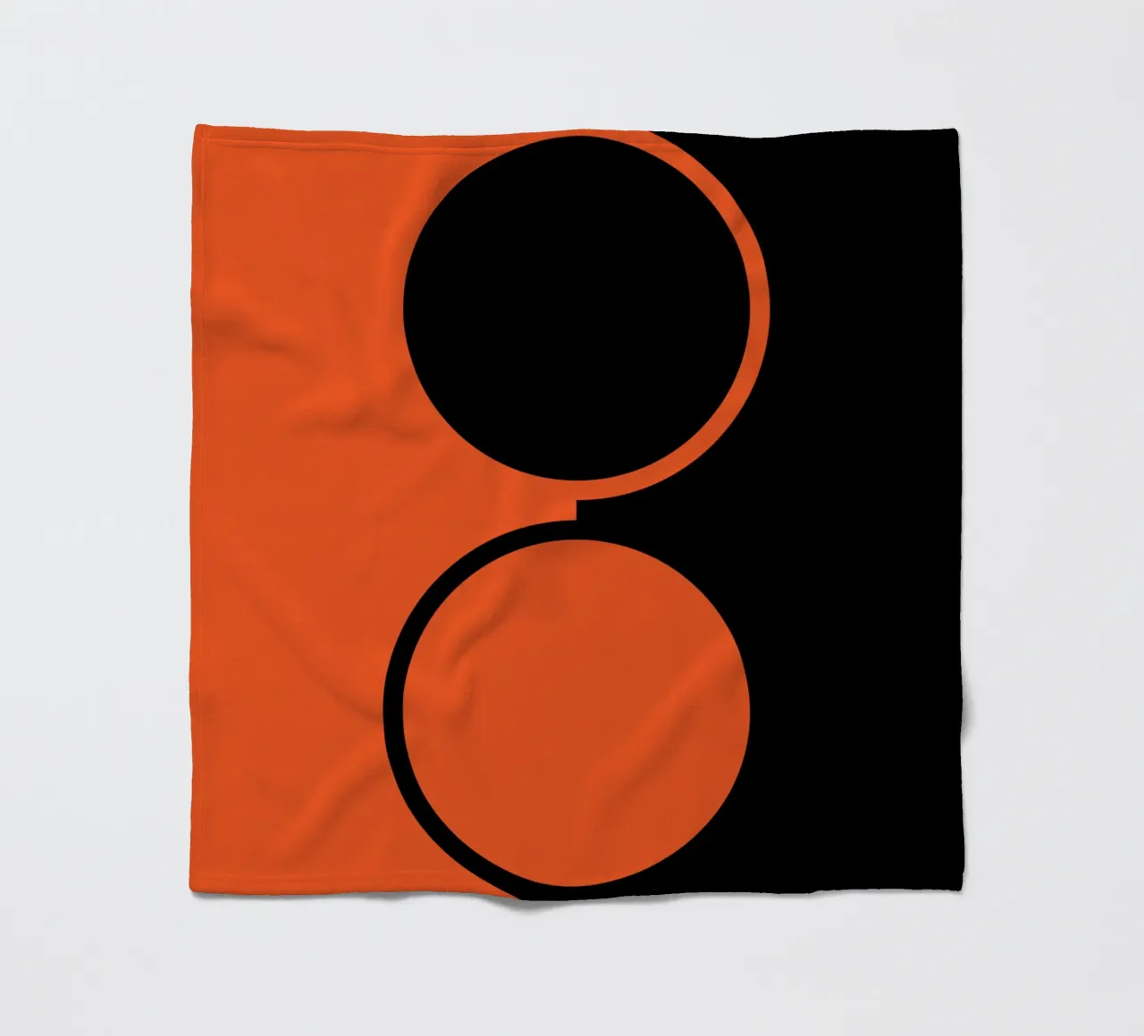 due cerchi arancione nero coperta in pile da SADELA