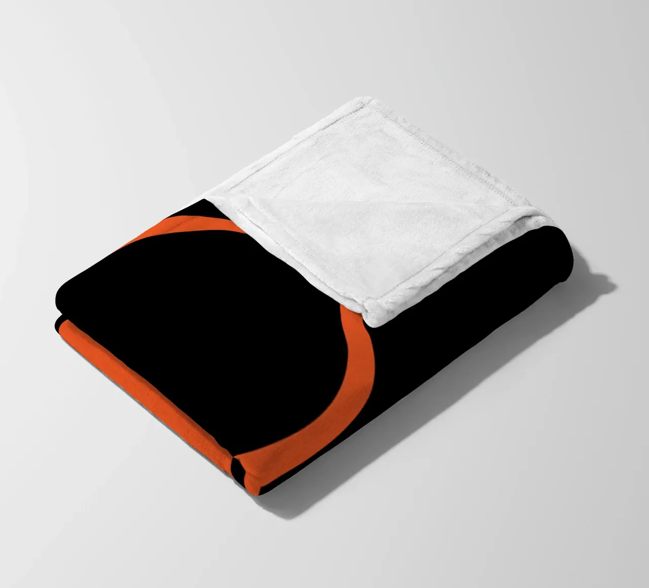 due cerchi arancione nero coperta in pile da SADELA