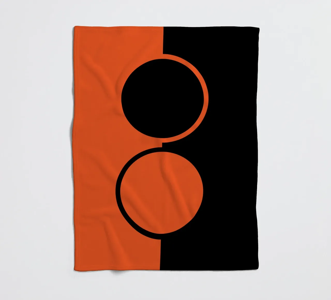 due cerchi arancione nero coperta in pile da SADELA