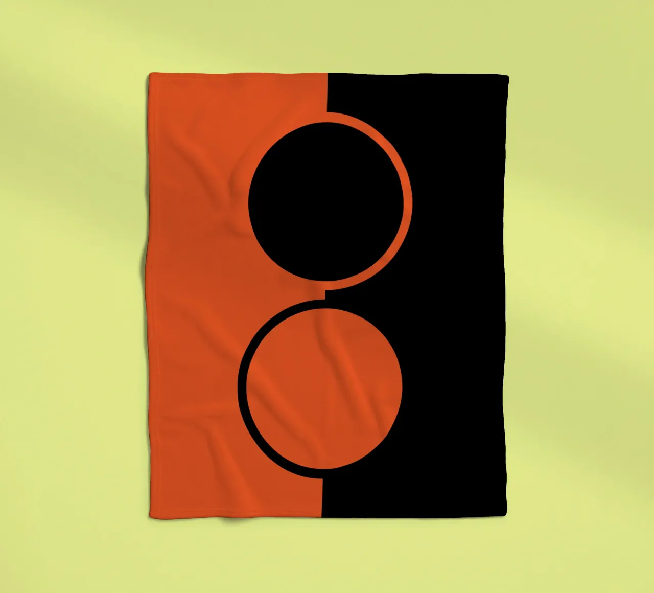 due cerchi arancione nero coperta in pile da SADELA