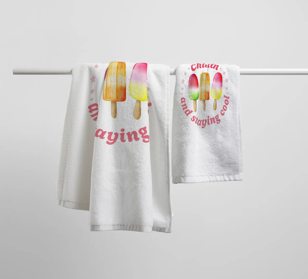 Stare al fresco. Sommer und Eis. asciugamano da bagno da CalliLetters