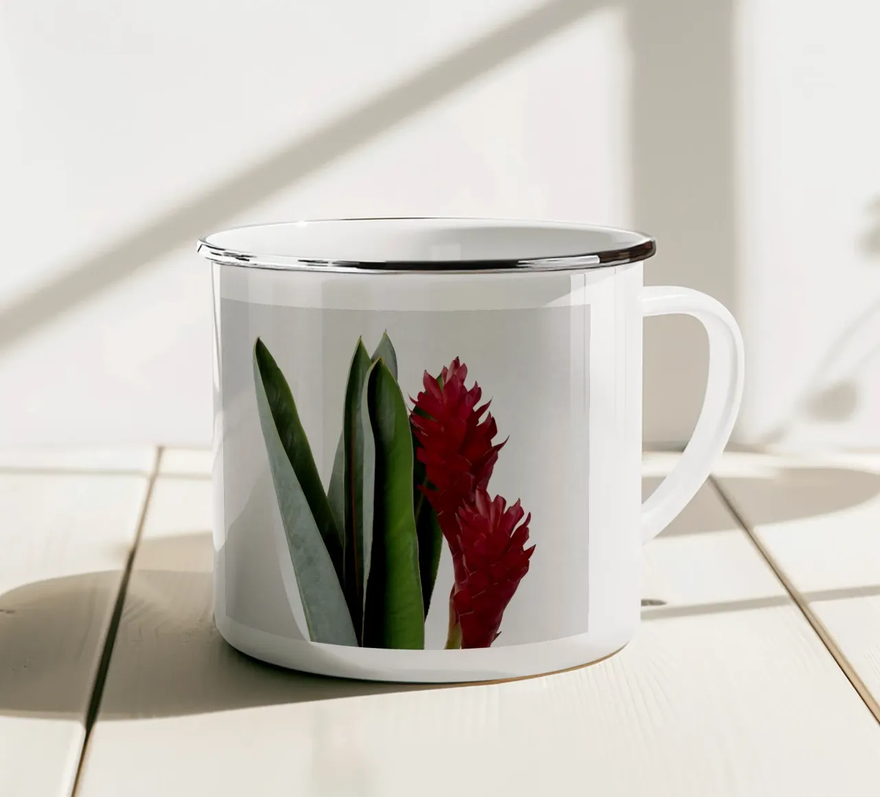 Fiore rosso tazza in smalto da Orara Studio