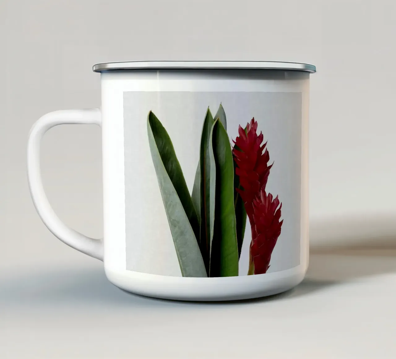 Fiore rosso tazza in smalto da Orara Studio