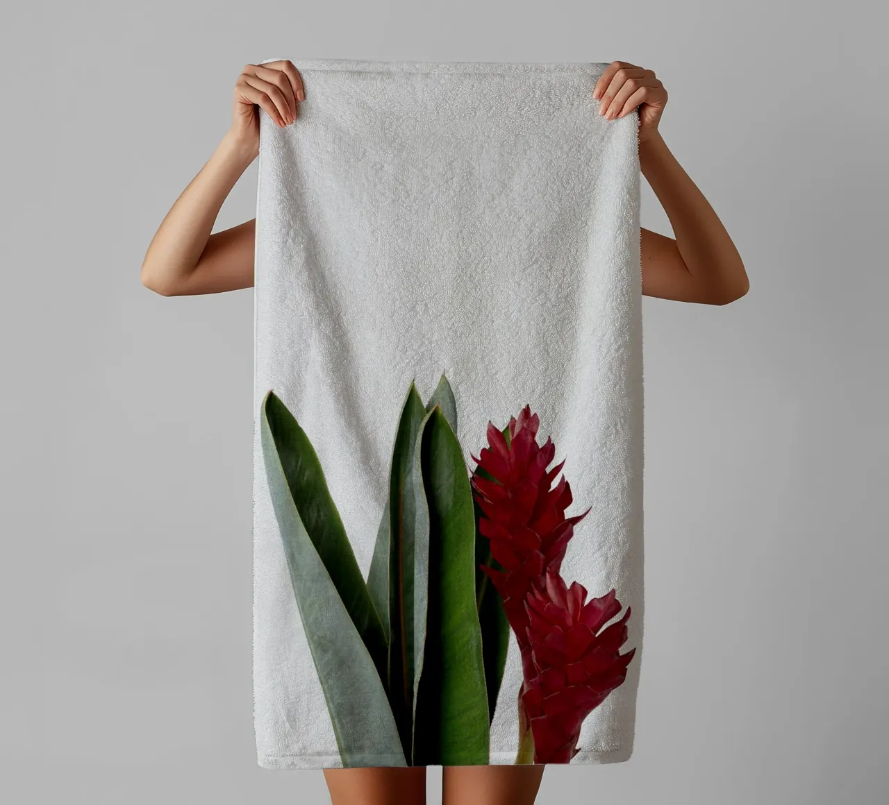 Fiore rosso asciugamano da bagno da Orara Studio
