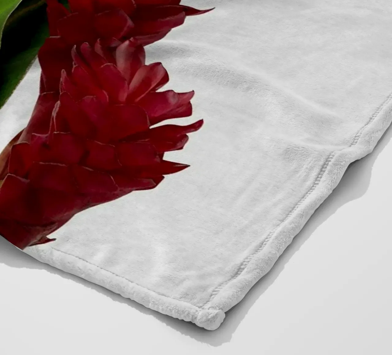 Fiore rosso coperta in pile da Orara Studio
