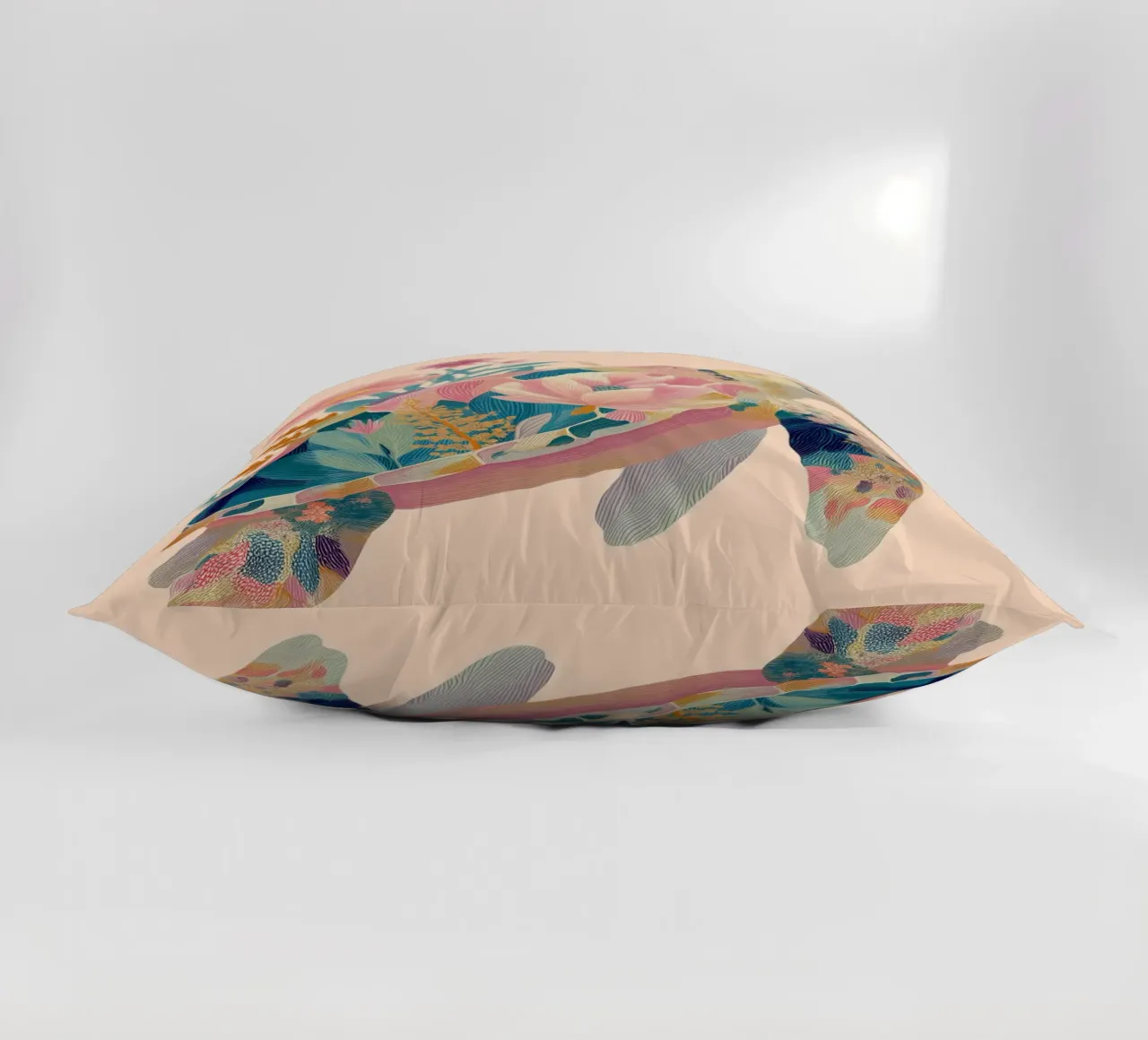 Portrait of a Turtle in Bloom cuscino da Luca