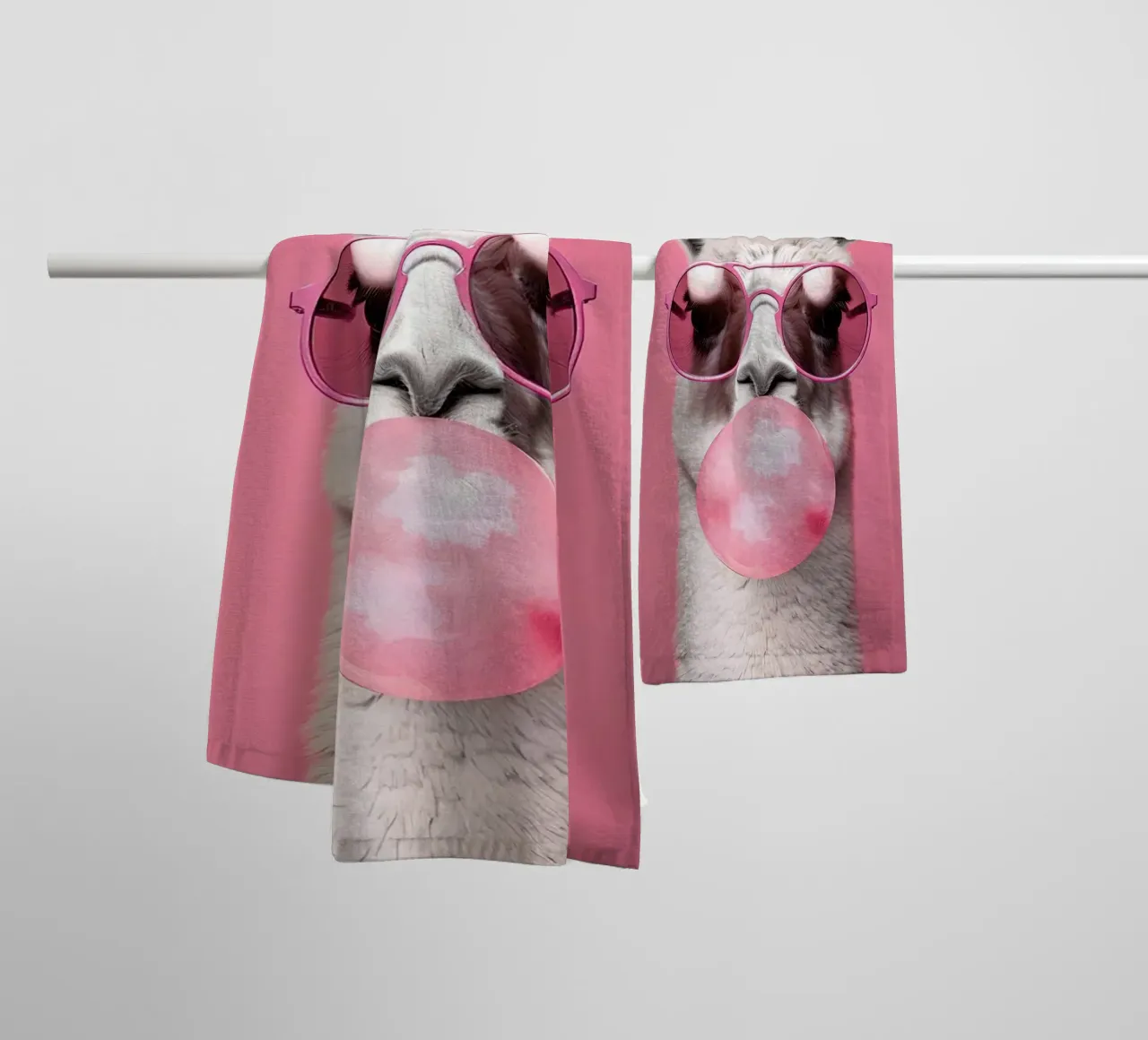 Lama con gomma da masticare asciugamano da bagno da Emil Art Studio