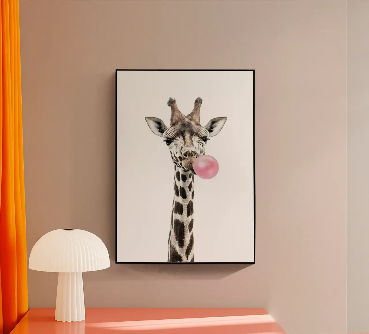 Giraffa di gomma da masticare plexiglass da Emil Art Studio