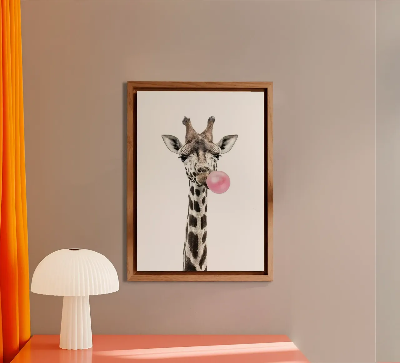 Giraffa di gomma da masticare alluminio dibond da Emil Art Studio