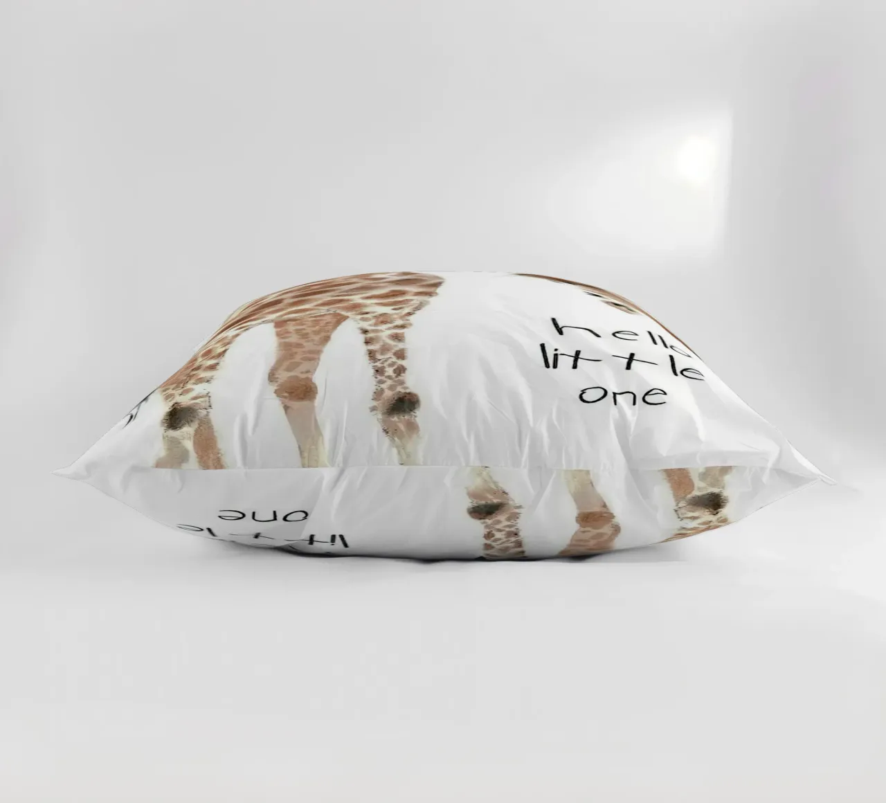 Hello Giraffe cuscino da Emil Art Studio