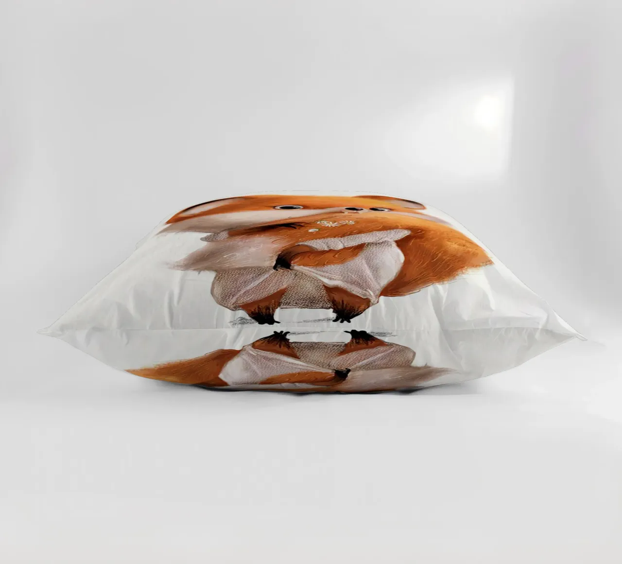 Volpe con coda folta cuscino da Emil Art Studio