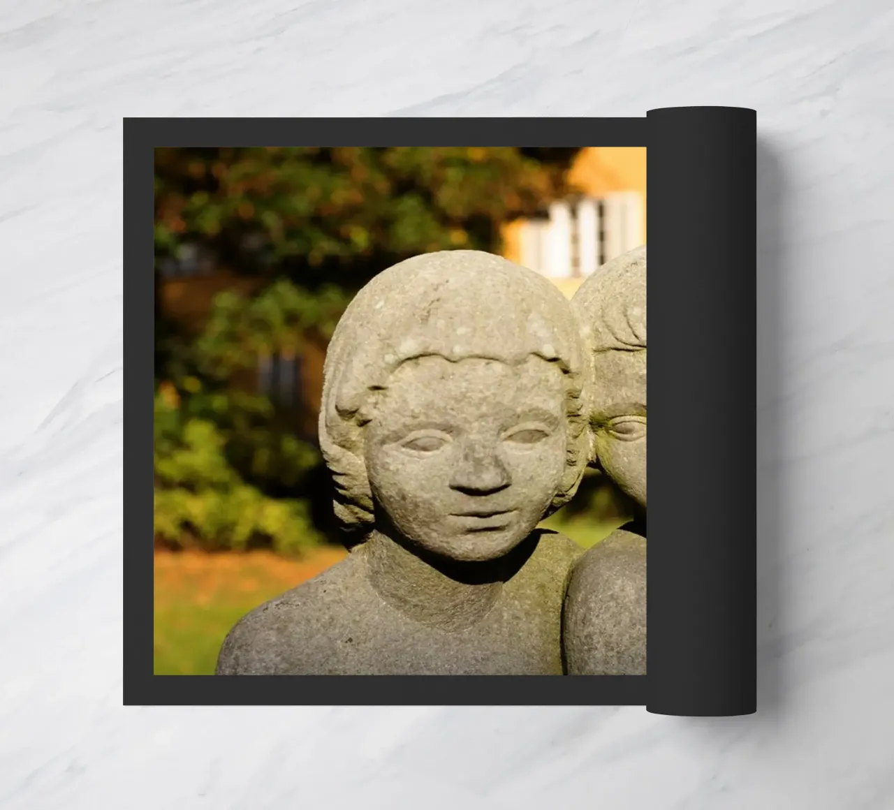 Due statue di bambini nel Borstei di Monaco di Baviera zerbino da Borstei München