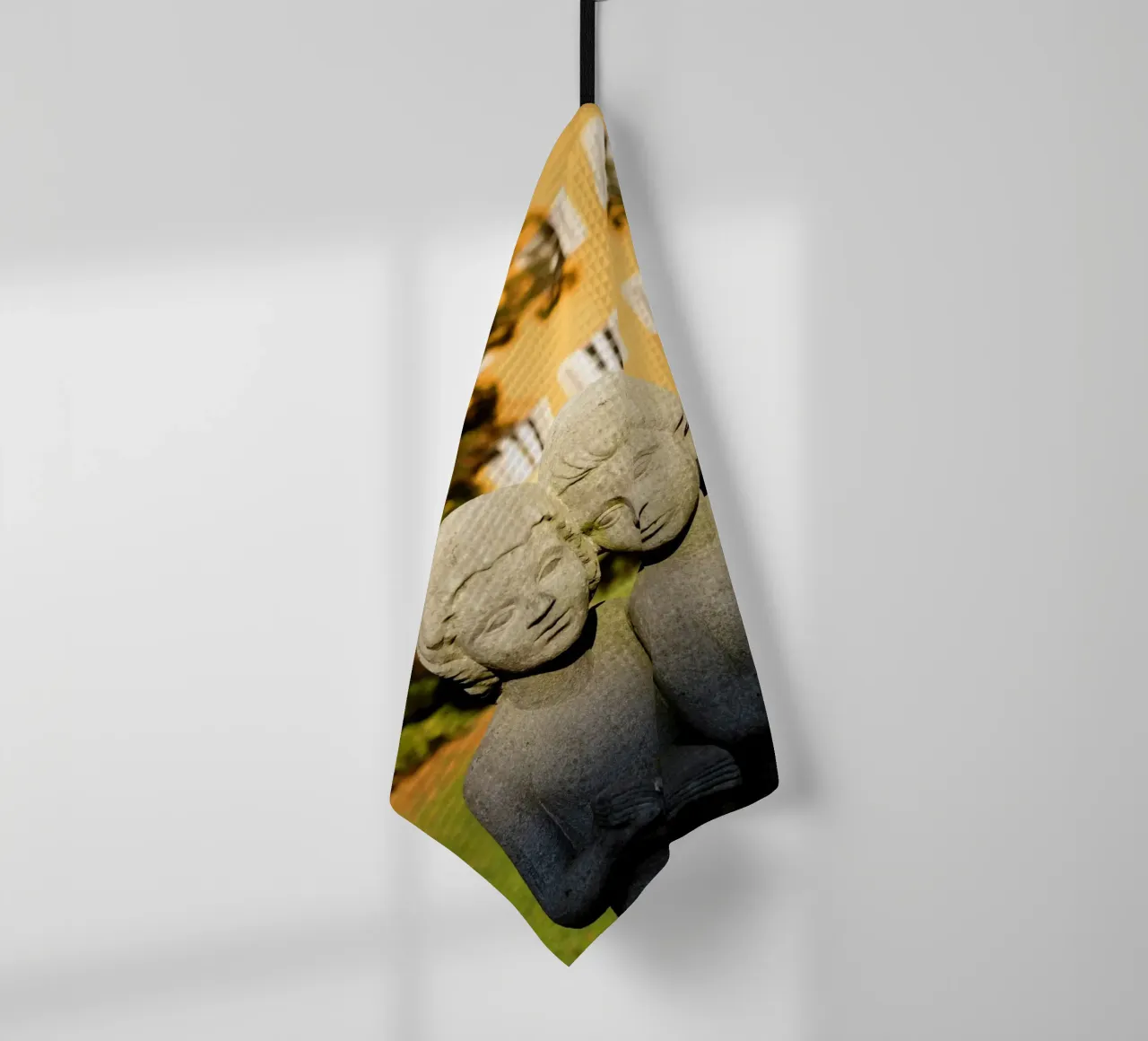 Due statue di bambini nel Borstei di Monaco di Baviera canovaccio da cucina da Borstei München