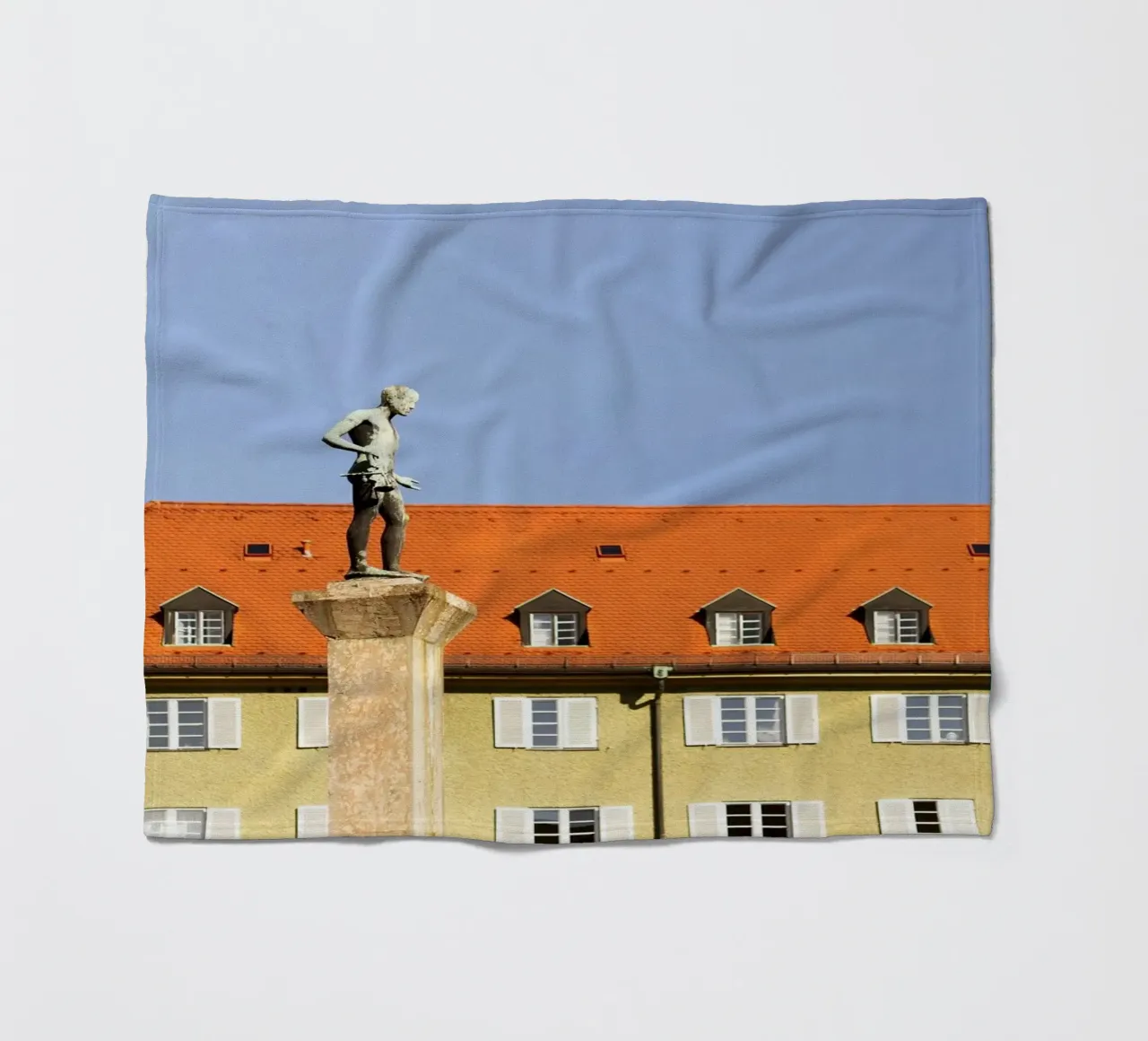 Statua nel quartiere Borstei, Monaco di Baviera coperta in pile da Borstei München