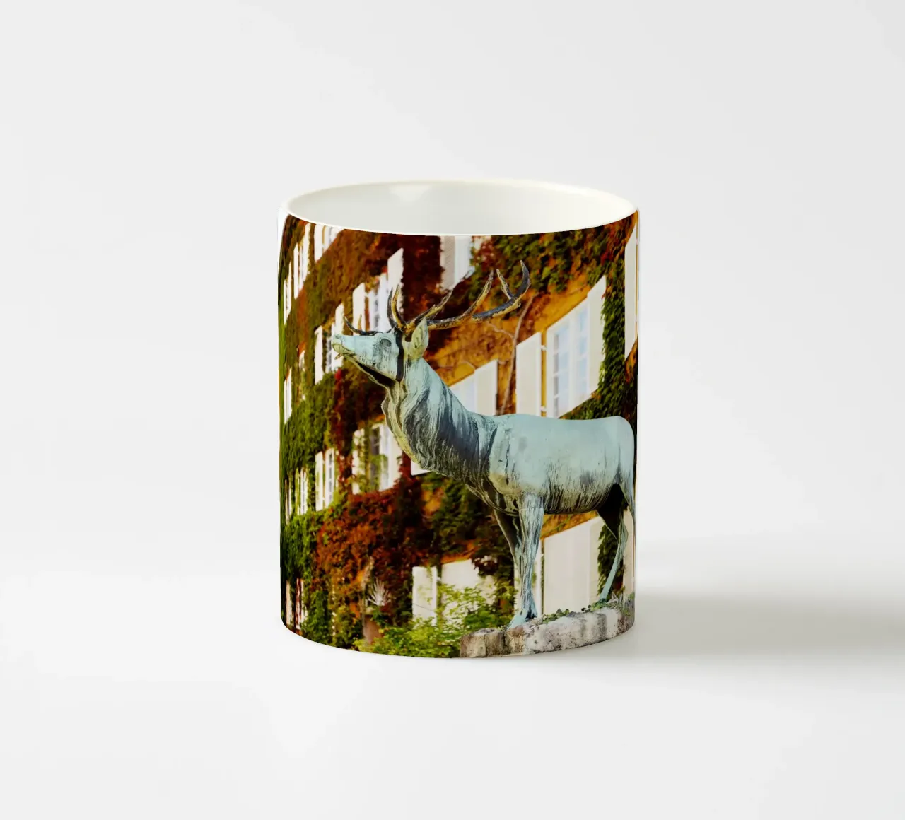 Statua del cervo nel quartiere Borstei di Monaco di Baviera tazza in ceramica da Borstei München