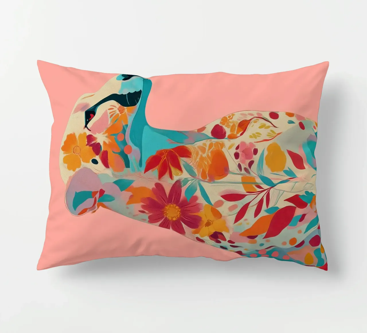 Portrait of a Cheetah in Bloom coussin de Luca