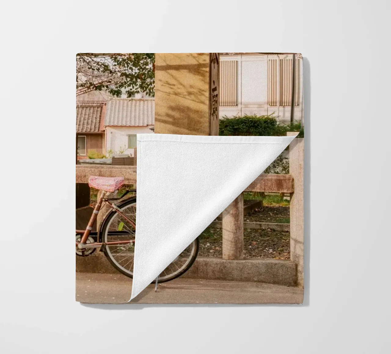 Bicicletta con fiori di ciliegio telo mare da mbgraphx2