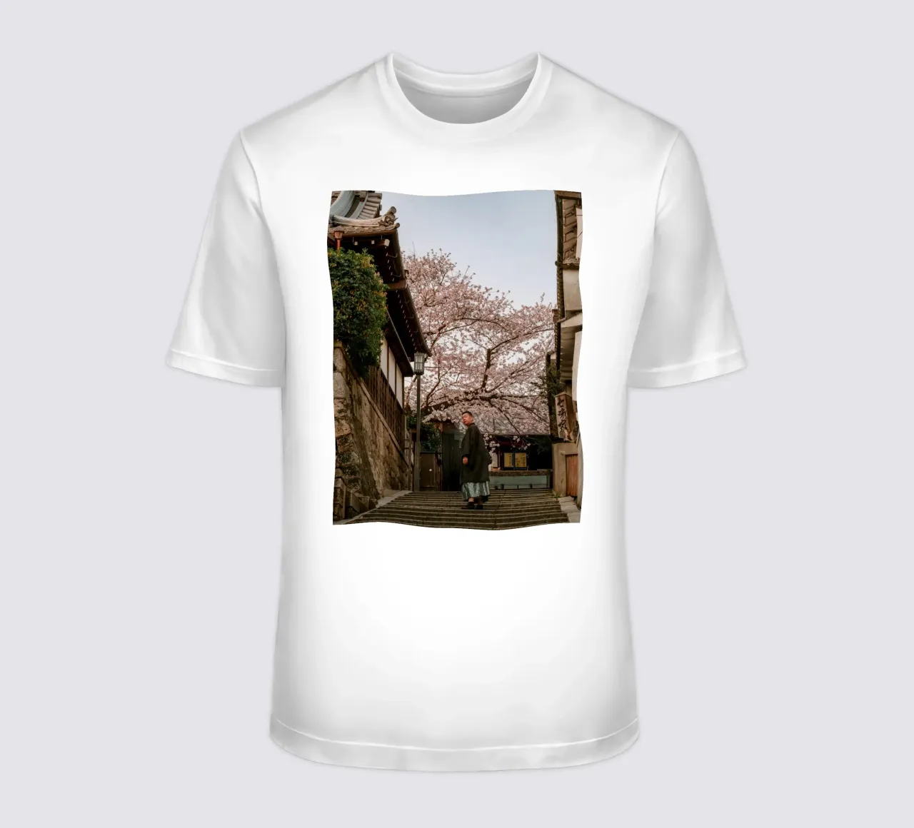 Scala dei ciliegi in fiore a Kyoto, Giappone t-shirt da mbgraphx2