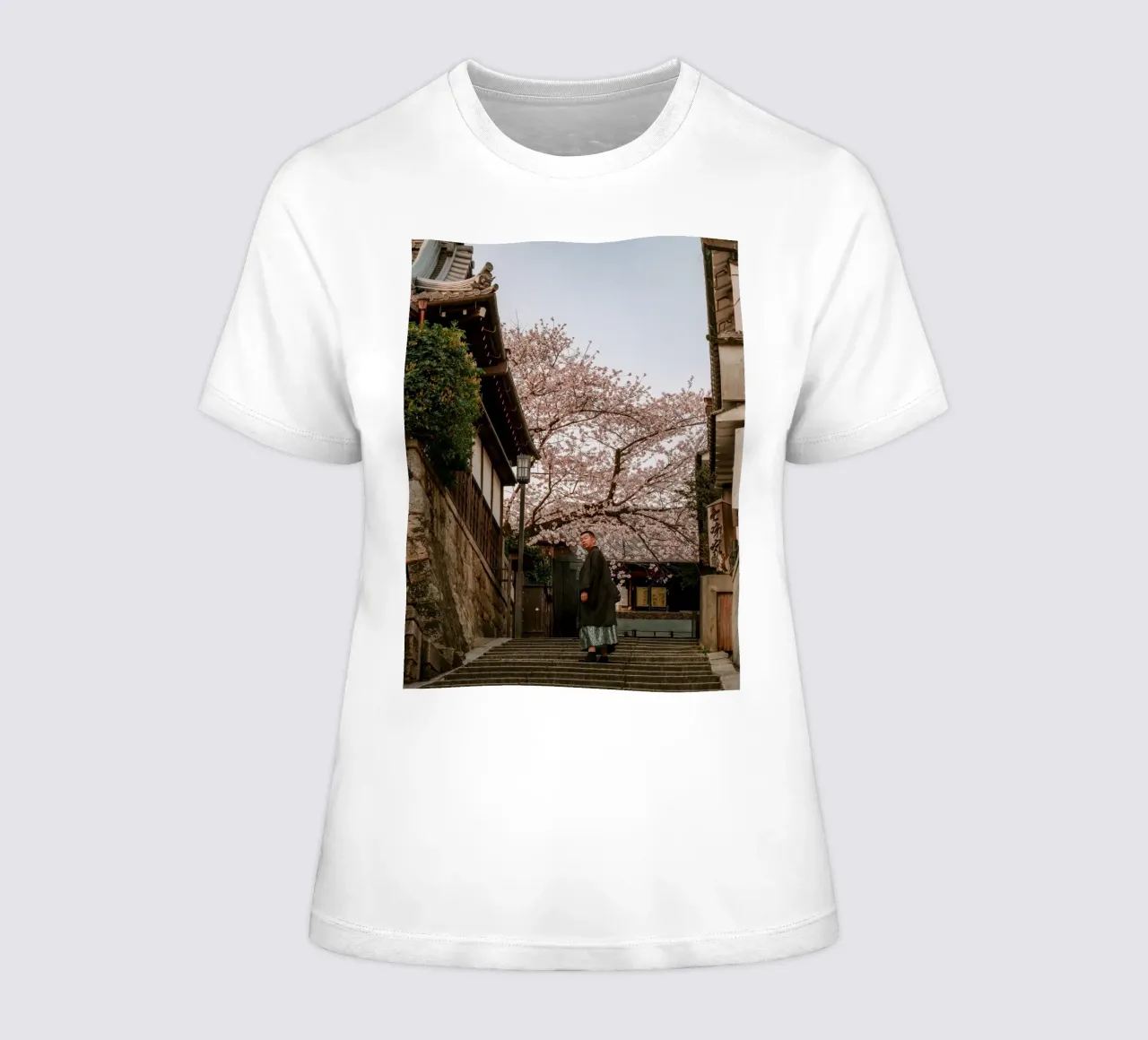 Scala dei ciliegi in fiore a Kyoto, Giappone t-shirt da donna da mbgraphx2