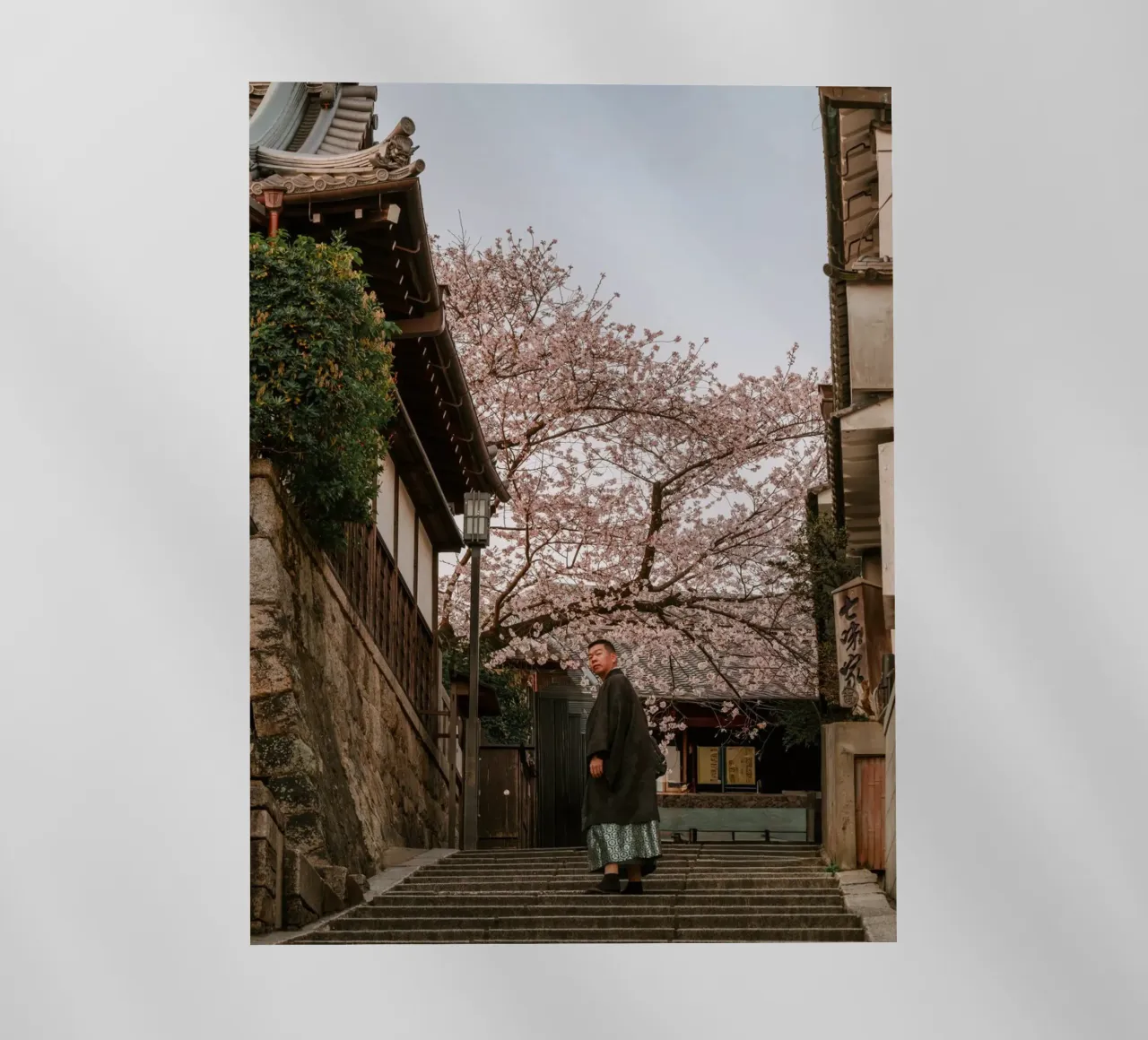 Kirschblütentreppe in Kyoto, Japan Backlit Folie von mbgraphx2