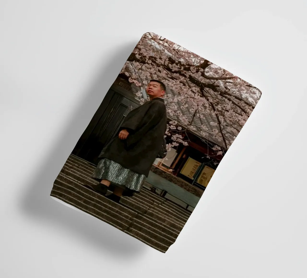 Scala dei ciliegi in fiore a Kyoto, Giappone asciugamano da bagno da mbgraphx2