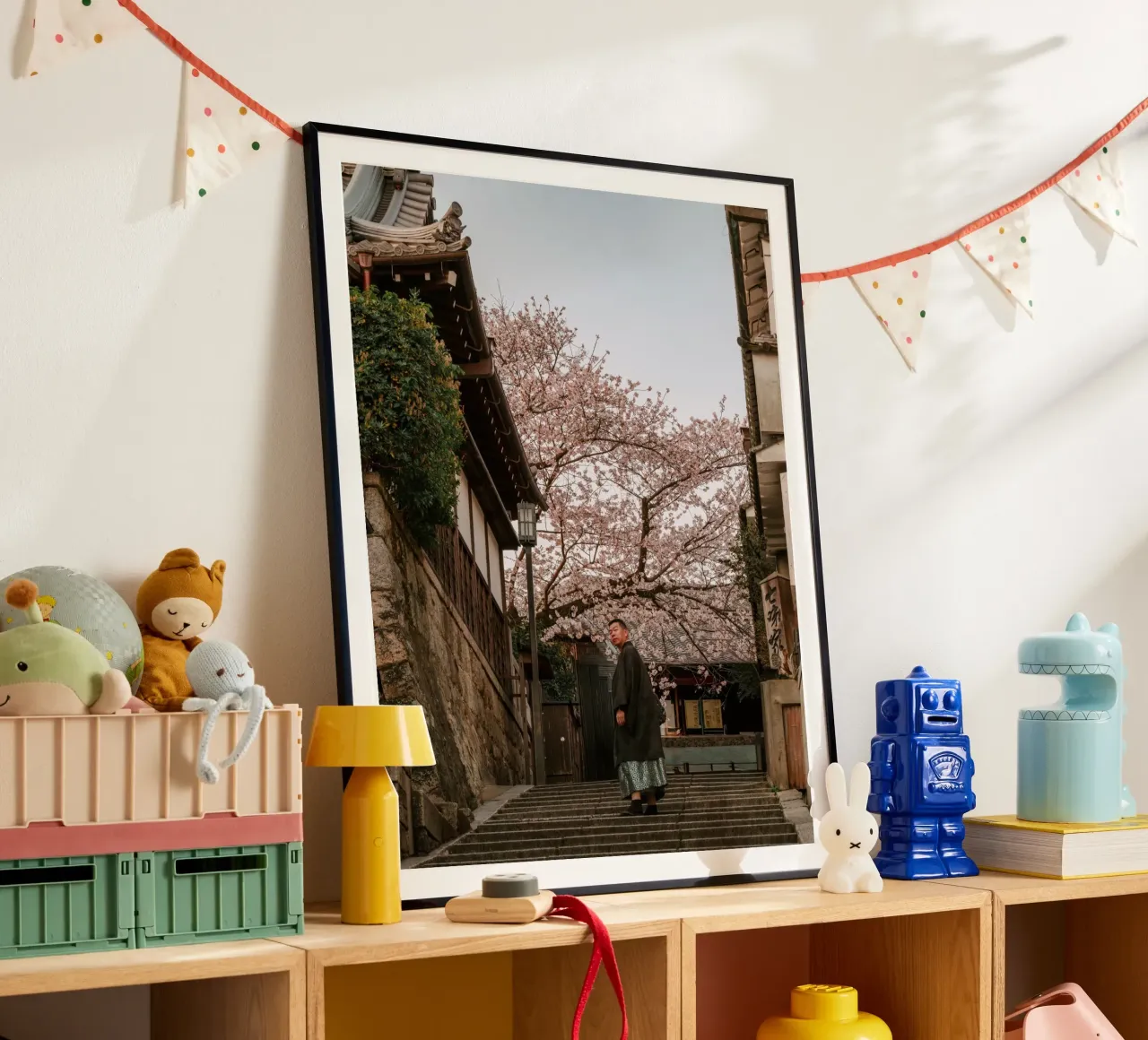 Scala dei ciliegi in fiore a Kyoto, Giappone poster da mbgraphx2