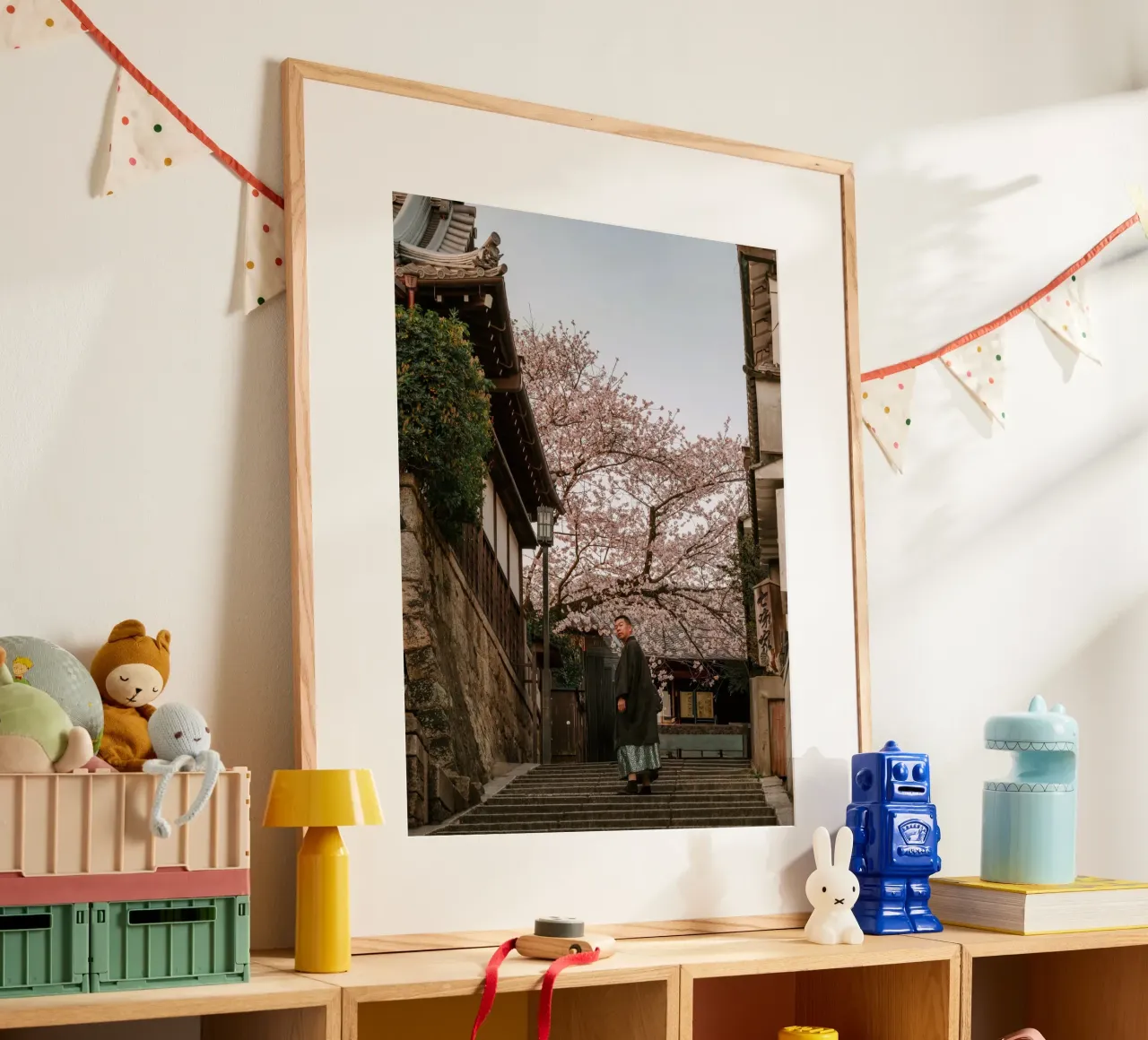 Scala dei ciliegi in fiore a Kyoto, Giappone poster da mbgraphx2