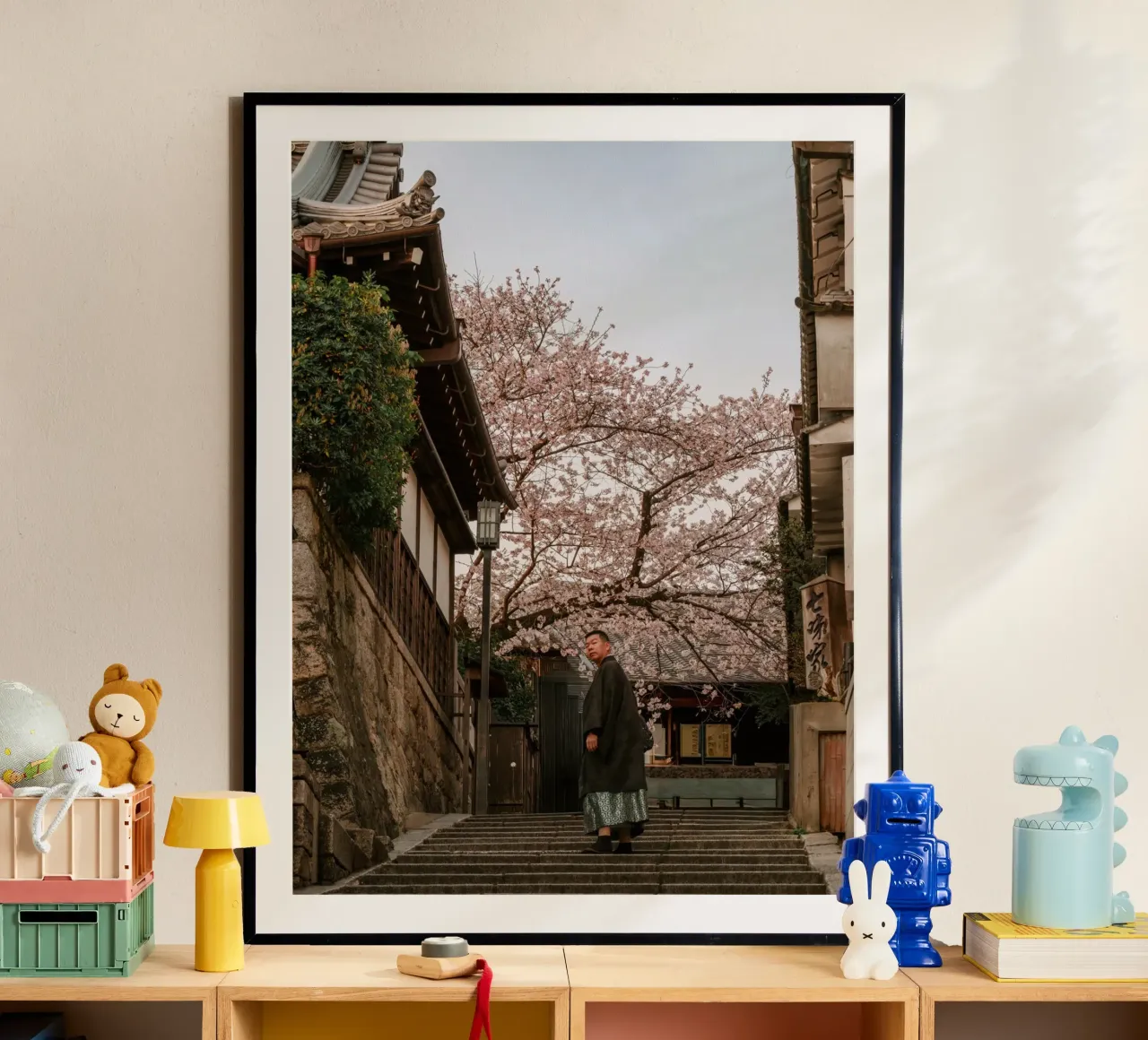 Scala dei ciliegi in fiore a Kyoto, Giappone poster da mbgraphx2