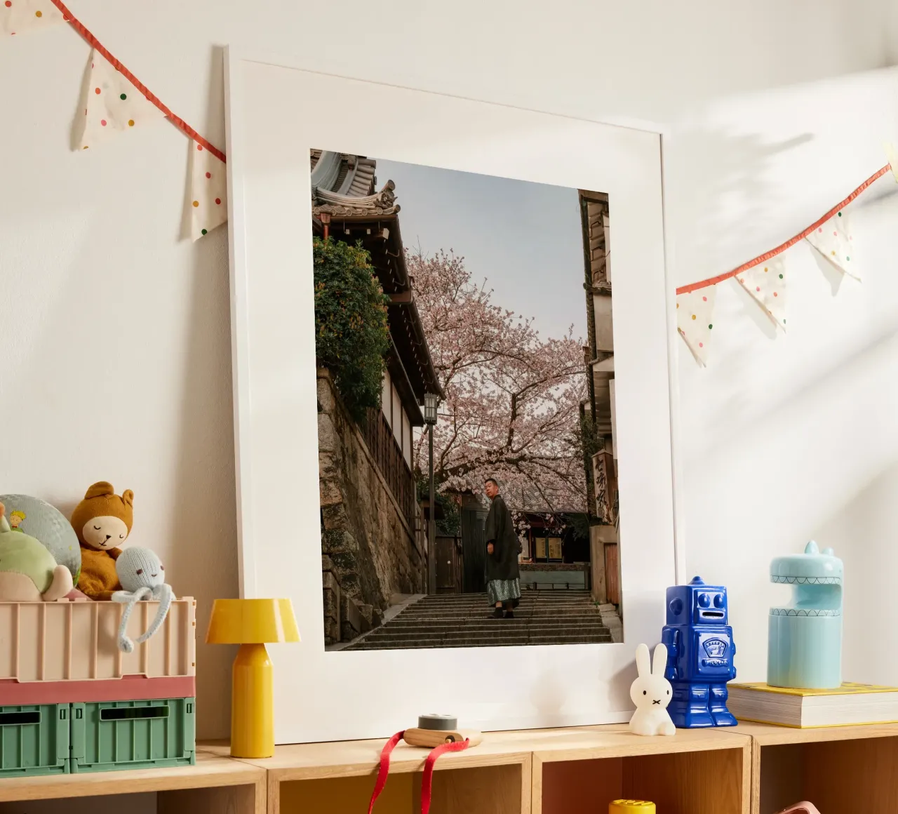 Scala dei ciliegi in fiore a Kyoto, Giappone poster da mbgraphx2