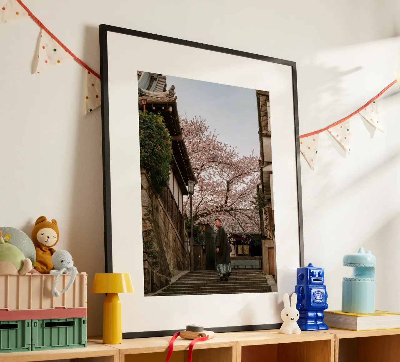 Scala dei ciliegi in fiore a Kyoto, Giappone poster da mbgraphx2