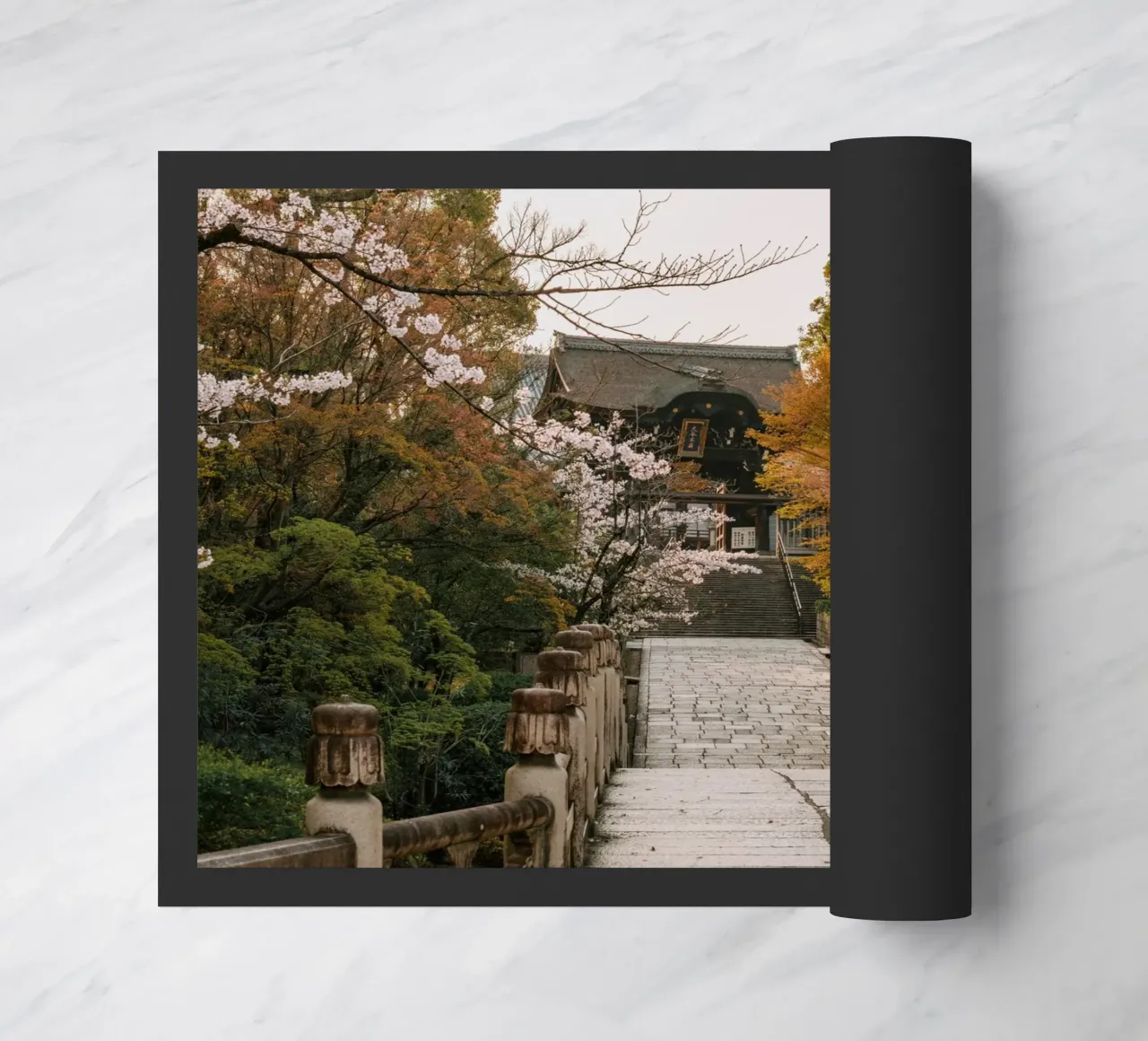 Tempio giapponese dei ciliegi in fiore a Kyoto, Giappone zerbino da mbgraphx2