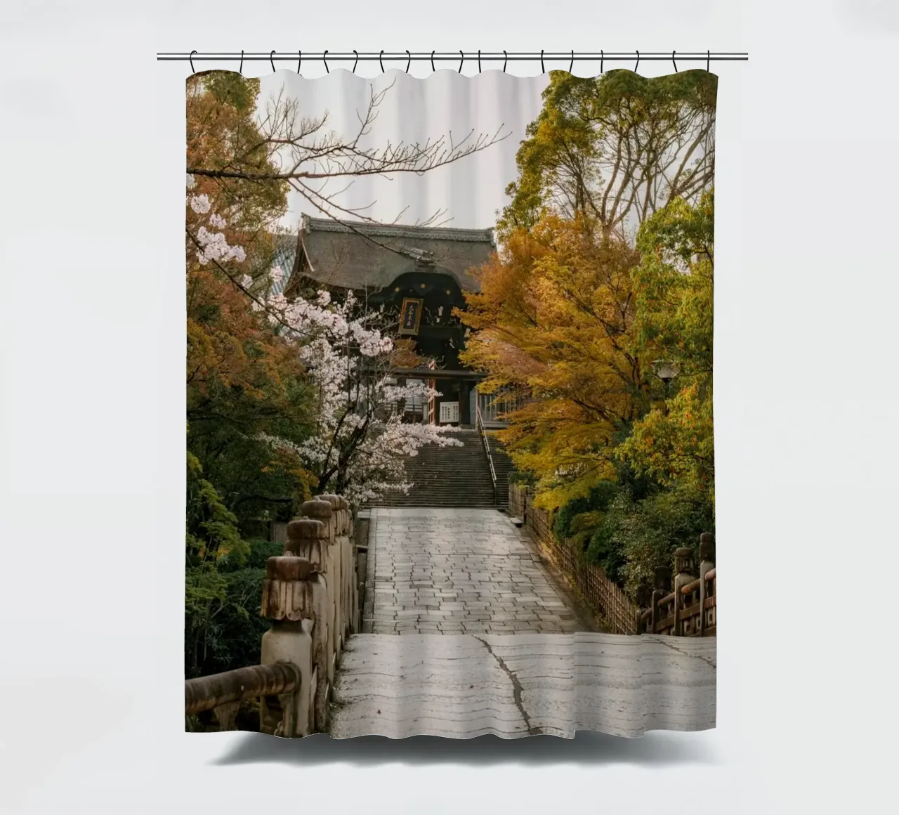 Tempio giapponese dei ciliegi in fiore a Kyoto, Giappone tenda da doccia da mbgraphx2