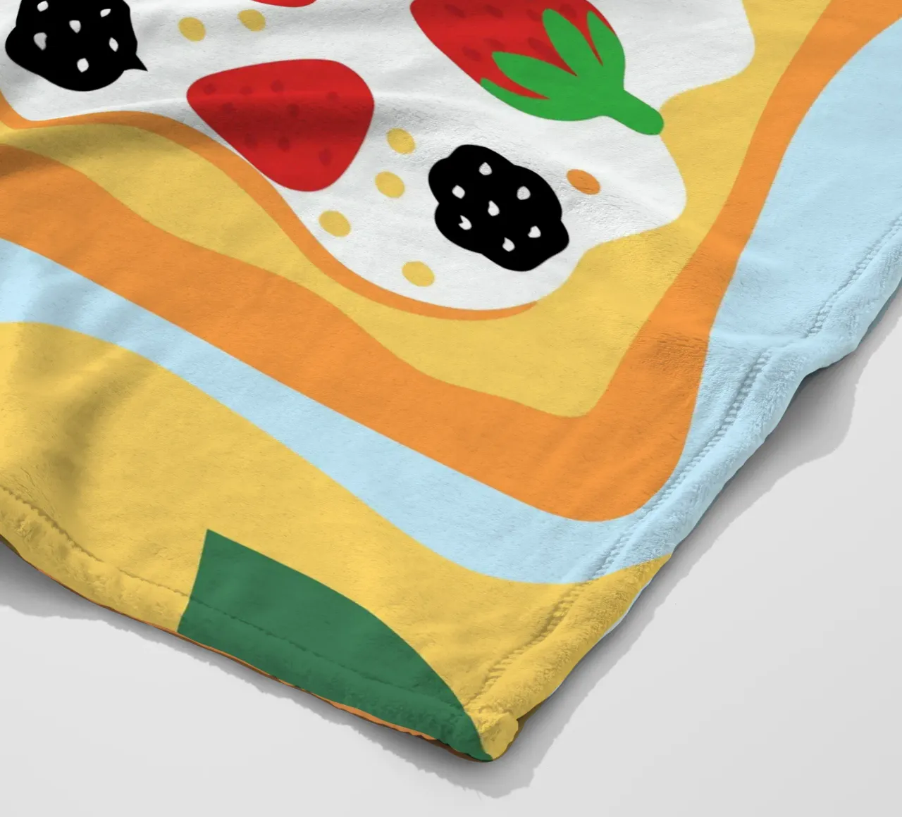 Torta crostata con copertura di fragole e more coperta in pile da OFFICIAL FRUIT & VEGETABLES