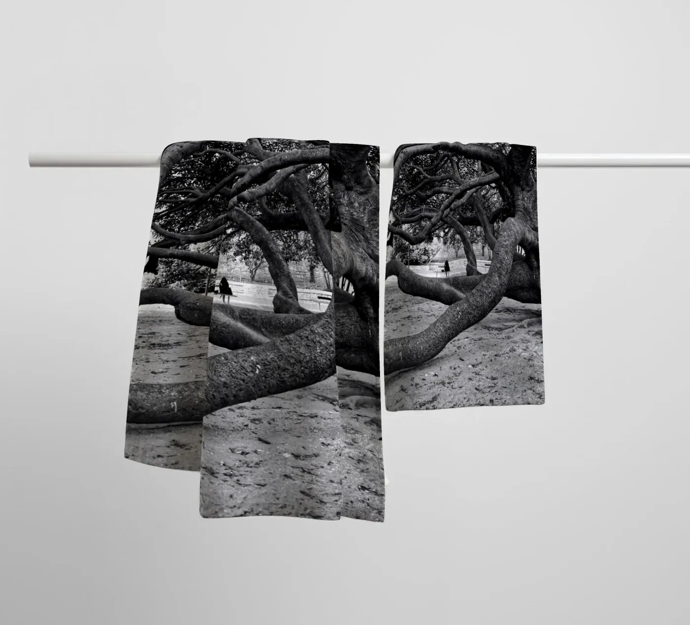 Old tree badhanddoek van Fjöllart