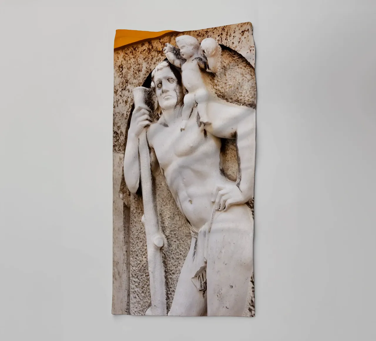 Statua nel quartiere Borstei di Monaco di Baviera asciugamano da bagno da Borstei München