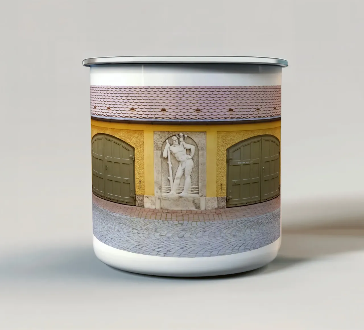 Ingresso del cortile nel quartiere Borstei di Monaco di Baviera tazza in smalto da Borstei München