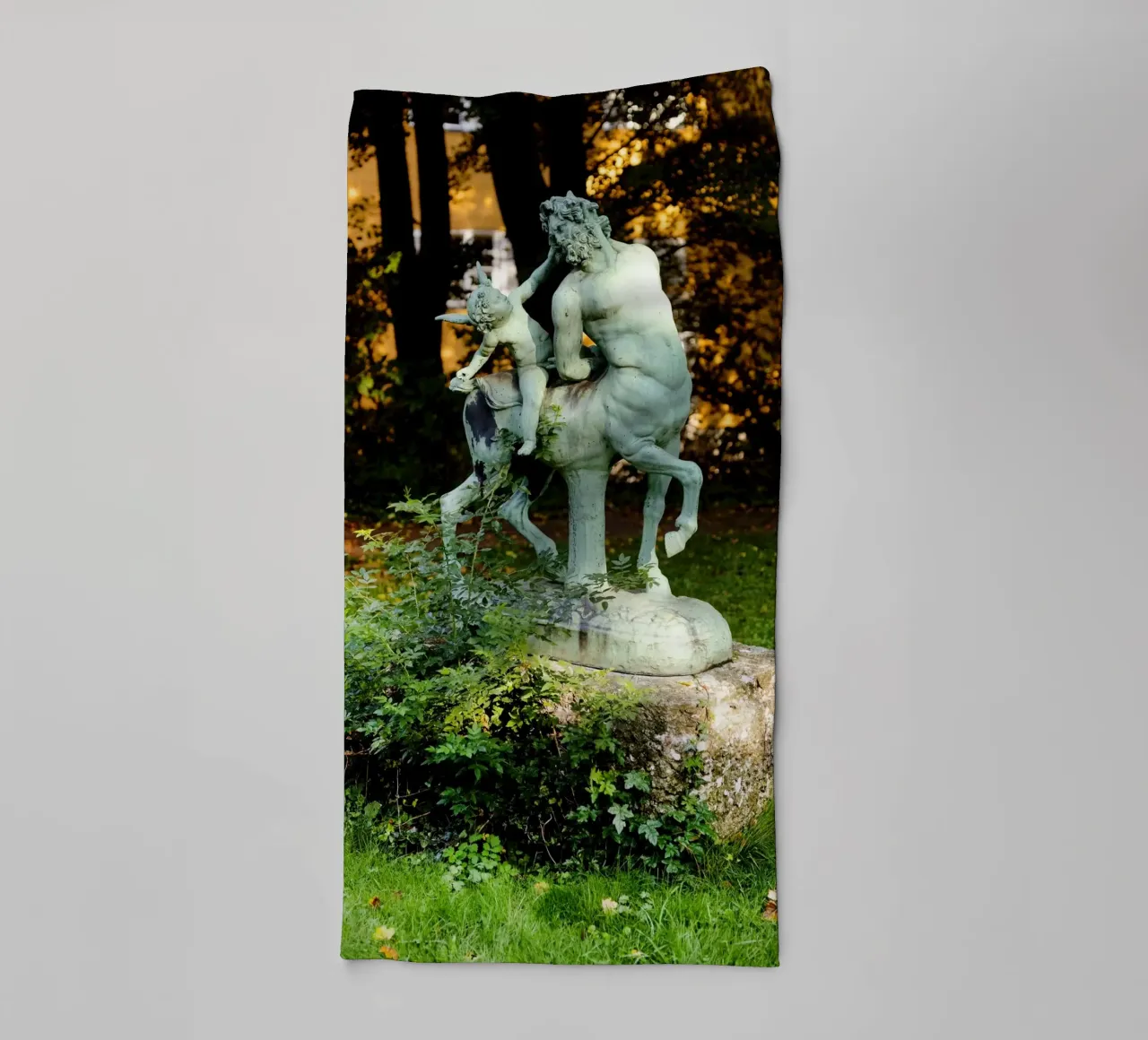 Statua nel quartiere Borstei di Monaco di Baviera asciugamano da bagno da Borstei München