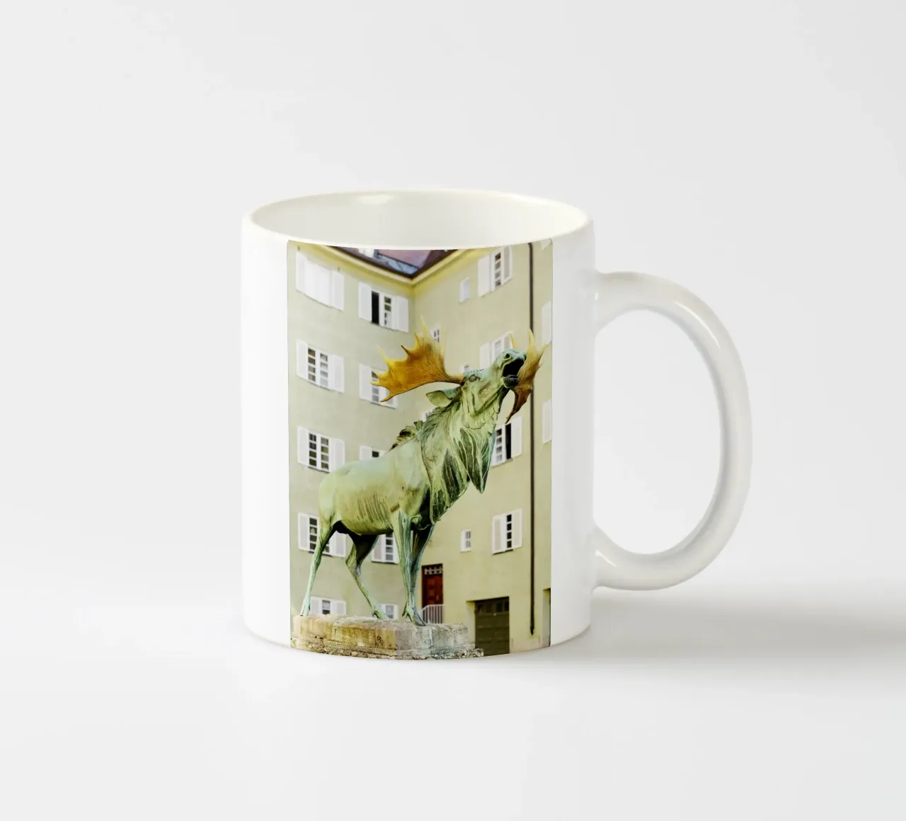 Statua del cervo nel quartiere Borstei di Monaco di Baviera tazza in ceramica da Borstei München