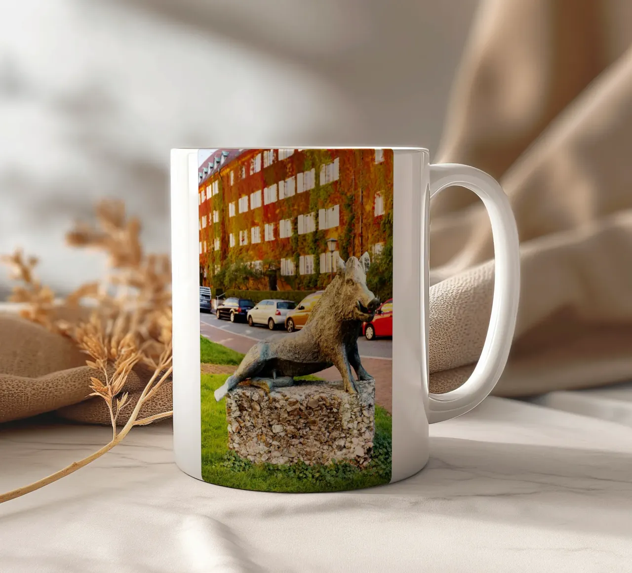Statua del cinghiale, quartiere Borstei di Monaco di Baviera tazza in ceramica da Borstei München