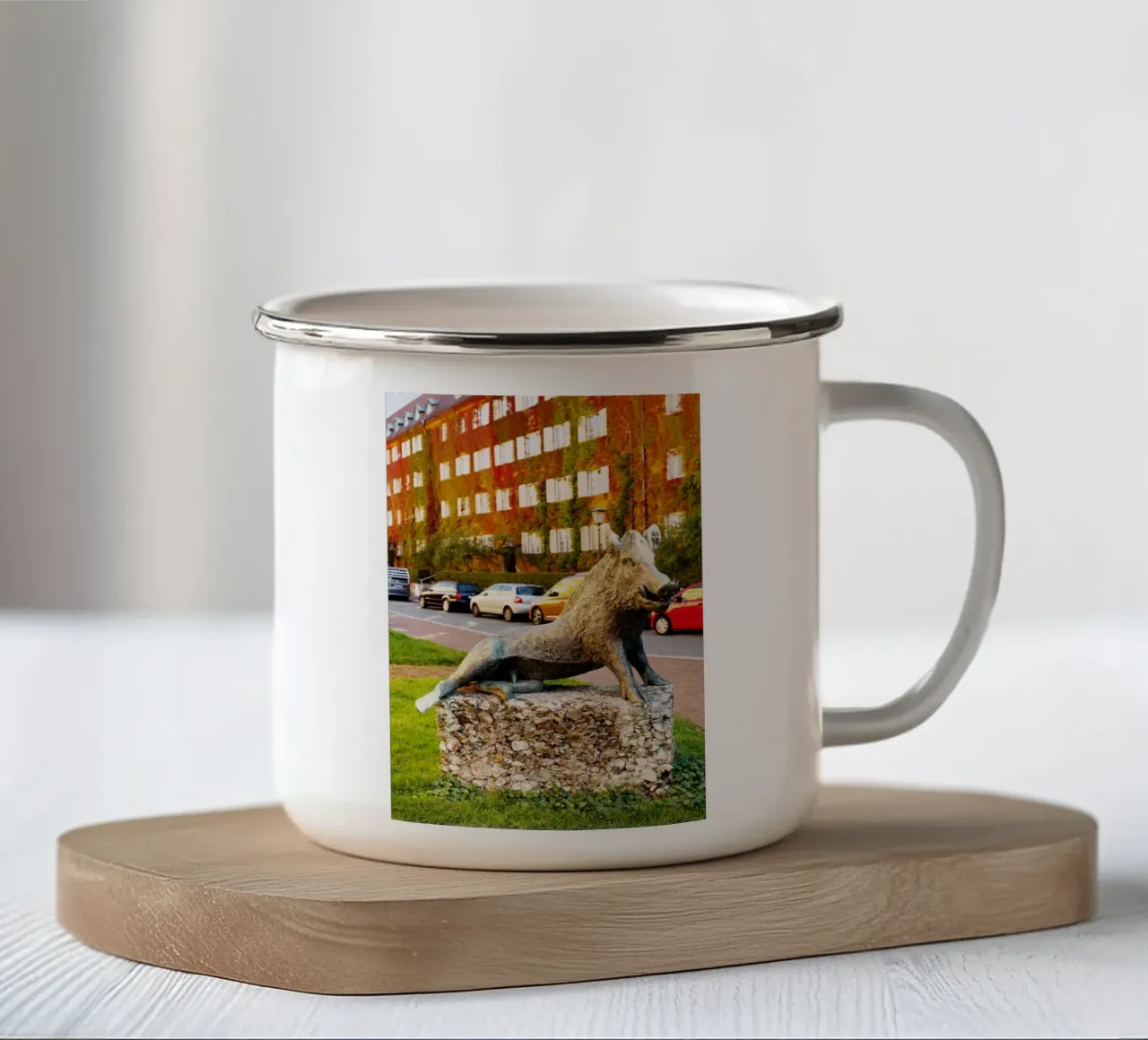 Statua del cinghiale, quartiere Borstei di Monaco di Baviera tazza in smalto da Borstei München