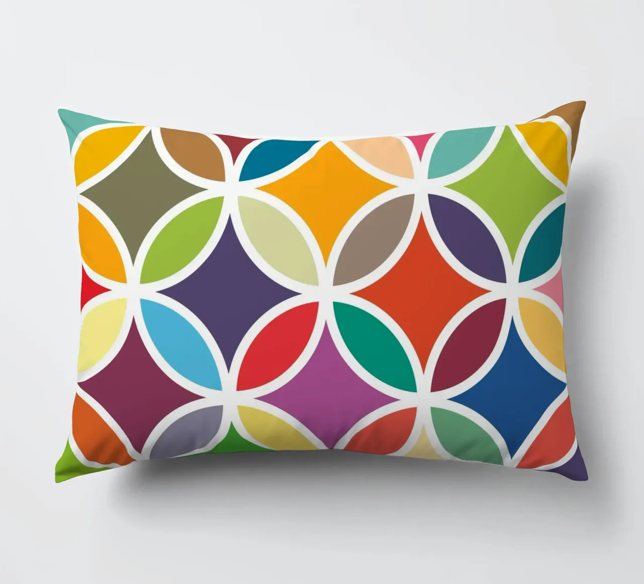 Retro Bloom Art - Un'esplosione di gioia colorata cuscino da JaySan Studio