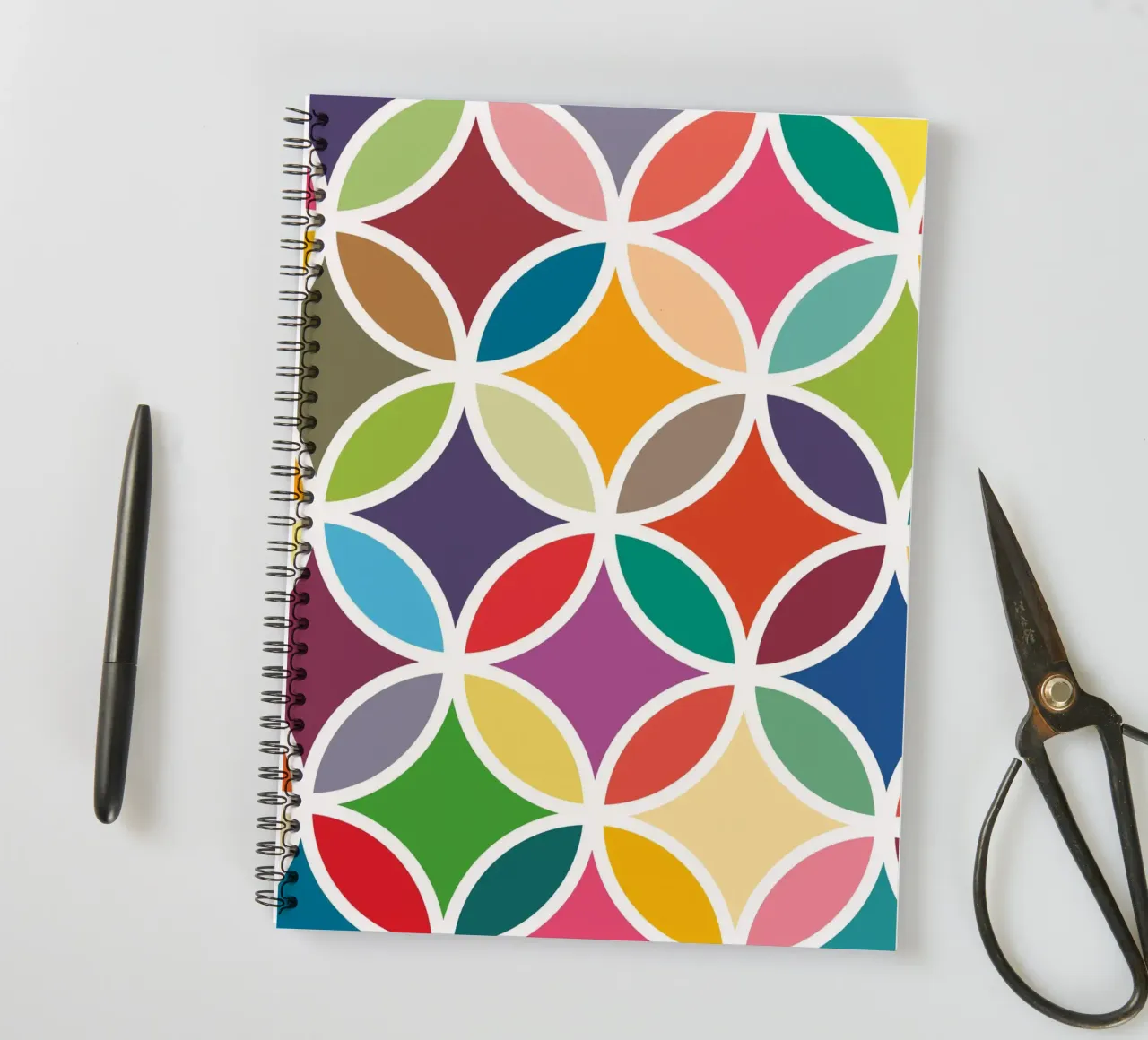 Retro Bloom Art - Une explosion de joie colorée carnet à spirale de JaySan Studio