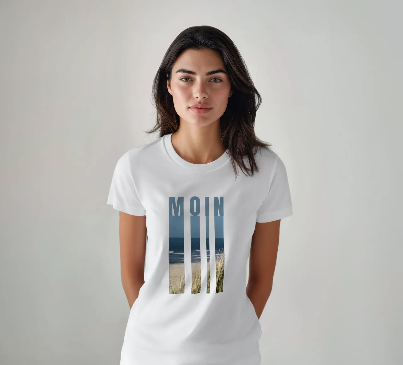MOIN Strand Design – Norddeutscher Gruß mit Meerblick T-Shirt von Fies&Fein