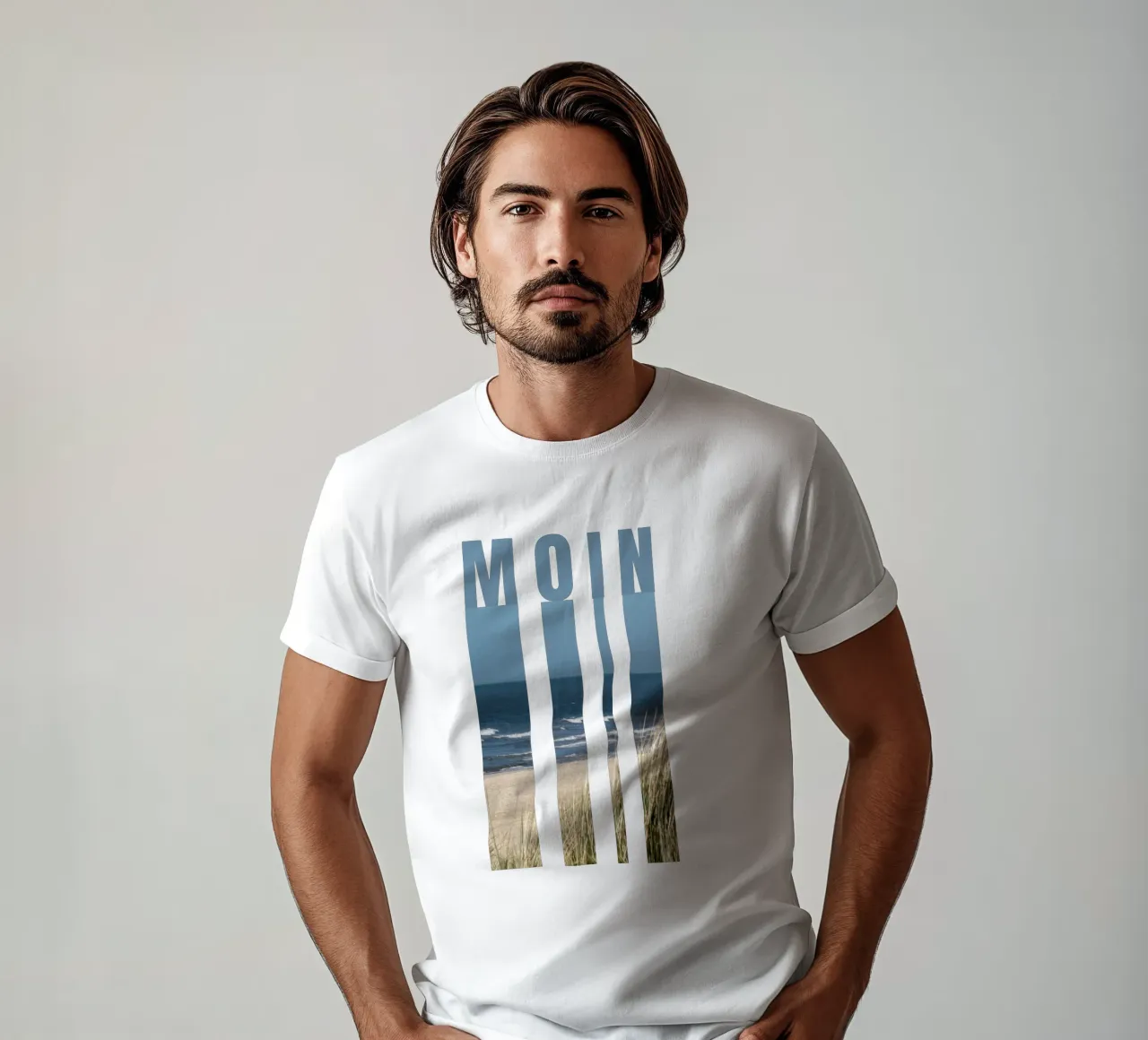 MOIN Strand Design – Norddeutscher Gruß mit Meerblick T-Shirt von Fies&Fein