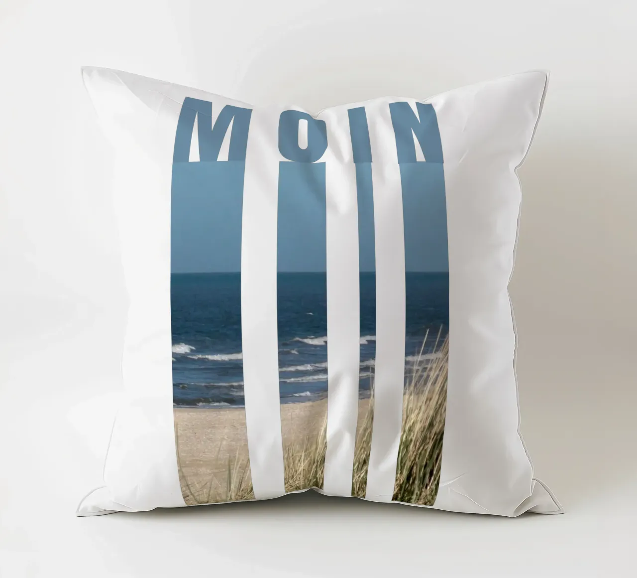 MOIN Strand Design - Saluto della Germania settentrionale con vista sul mare cuscino da Fies&Fein