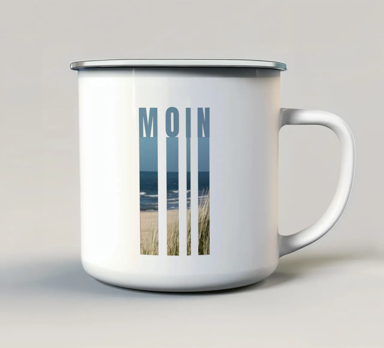 MOIN Strand Design – Norddeutscher Gruß mit Meerblick Emaille Tasse von Fies&Fein