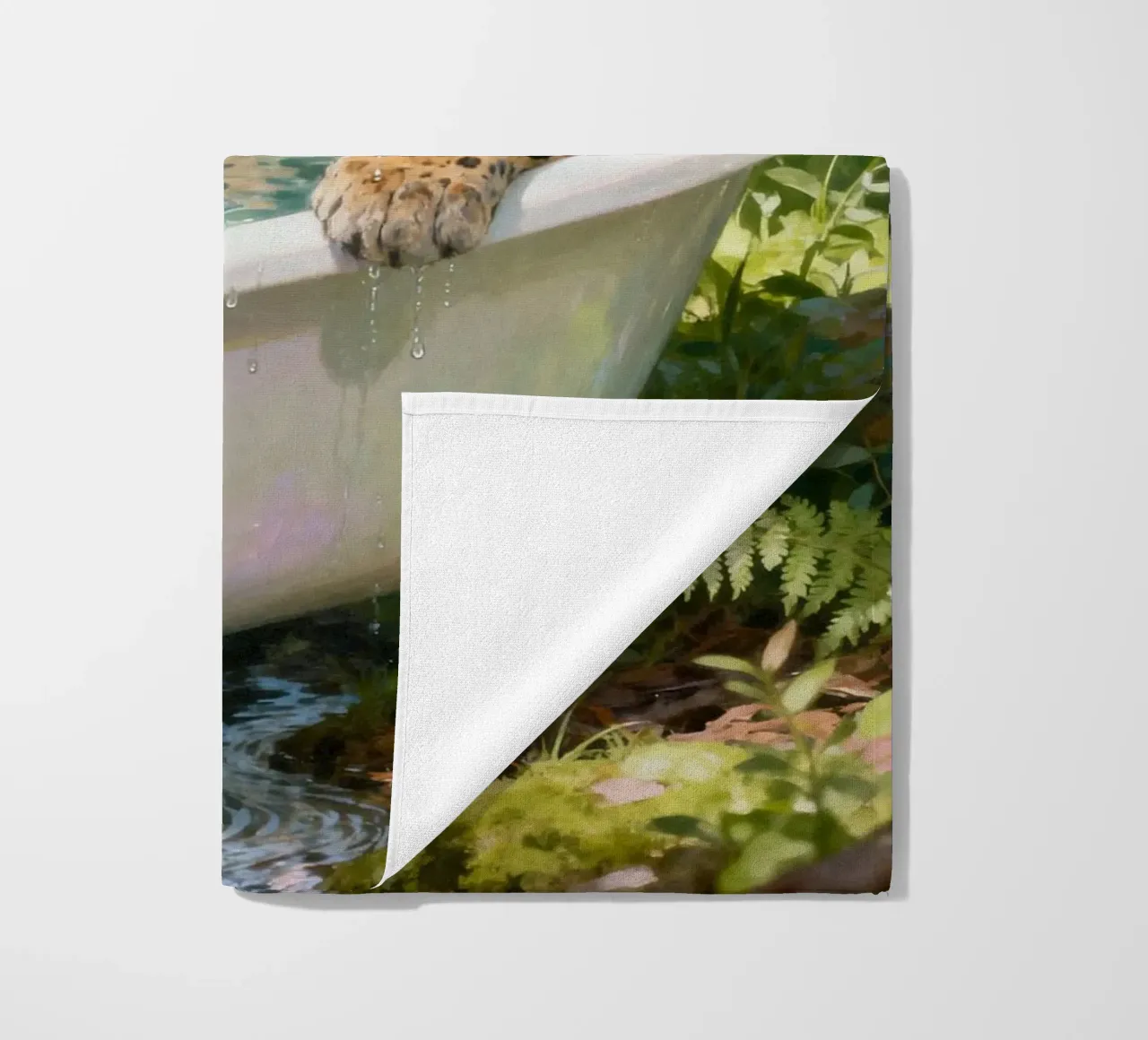 Leopard In the Bathtub telo mare da Attaboy Dsgn