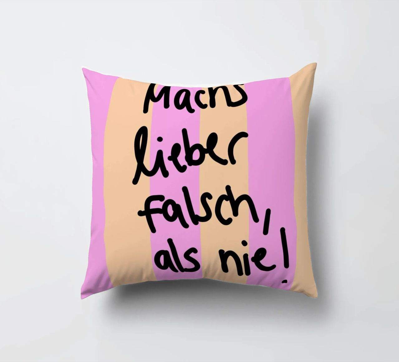 Machs lieber falsch als nie! cuscino da Hej Ibiza by Ute Arnold