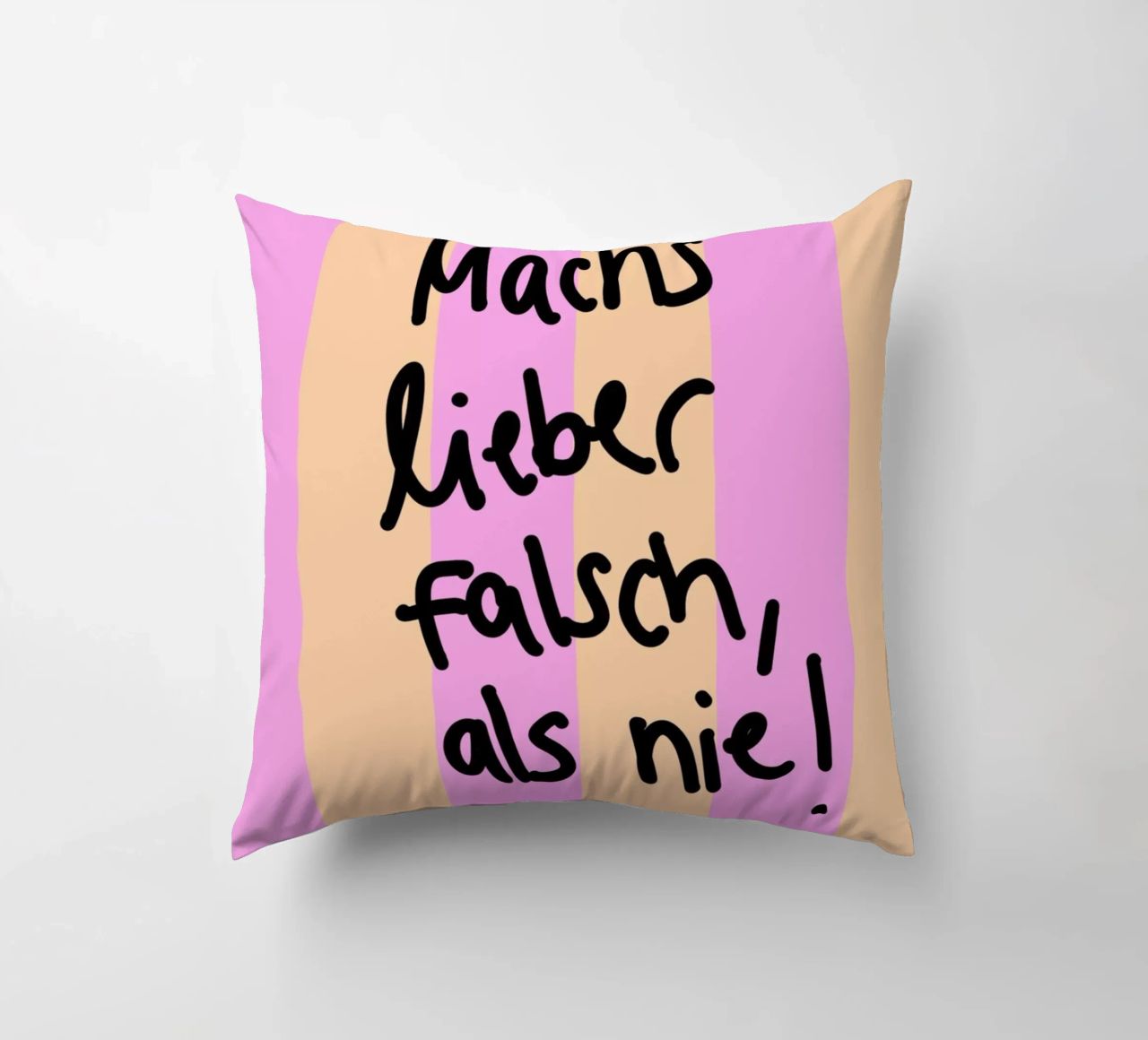 Machs lieber falsch als nie! cuscino da Hej Ibiza by Ute Arnold